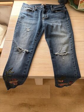 DRIFTWOOD Distressed Cropped Jeans with Floral Embroidery - Blue